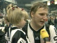 Niko mit Tochter im Interview