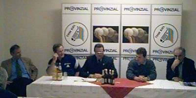 Pressekonferenz. Von links: THW-Trainer Serdarusic, THW-Manager Schwenker, Hallensprecher K�rting, Trainer Sibila, Pr�sident Do Luca