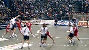 Nenad Perunicic trifft zum 10:8.