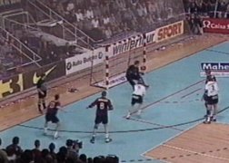 60. Minute:  Jacobsen macht das 27:33.