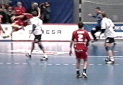 Dragan Skrbic erzielt artistisch das 6:7.