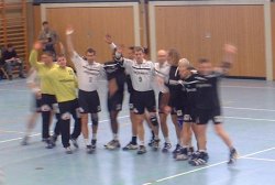 Der THW vor dem Anpfiff. Die Altenholzer Halle war doch recht gut besucht,  die Stimmung prima.