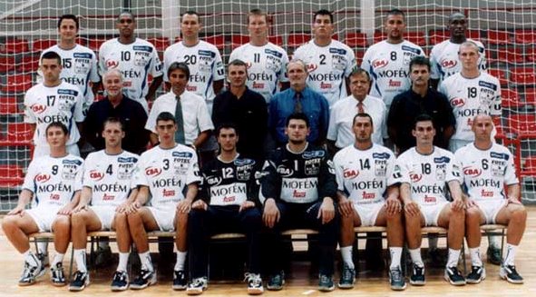 Oben von links: Pasztor, Perez, Jovic, Csoknayi, Kekesi, Gal, DiazMitte von links: Kiril, Csonti, Dr. Akos, Trainer Zovko, Dr. Magyarady, Gy�rffy, Vegh, Toth Unten von links: Dzomba, Ivancsik, Gulyas, Fazekas, Sterbik, Zsigmond, Mohacsi, Eles