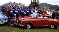 Steht mit dem R�cken zur Wand und will gegen den THW unbedingt zwei Punkte mitnehmen: Das Team des ThSV Eisenach.