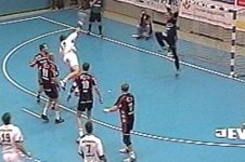 Marcus Ahlm machte die ersten drei Tore f�r den THW.