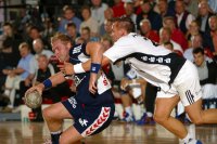 Es war wieder ein packendes Nordderby: Hier k�mppfen Joachim Boldsen und Christian Zeitz.