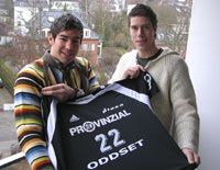 Trikot-Pr�sentation auf dem Balkon