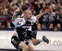 Henrik Lundstr�m jubelt �ber die  erfolgreiche Aufholjagd.