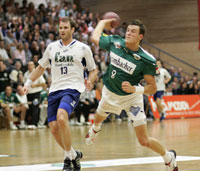 Timo Salzer (rechts) ist bislang bester Torsch�tze bei der HSG.