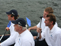 "Pitti" und  "Max" hinter Ministerpr�sident Peter Harry Carstensen.