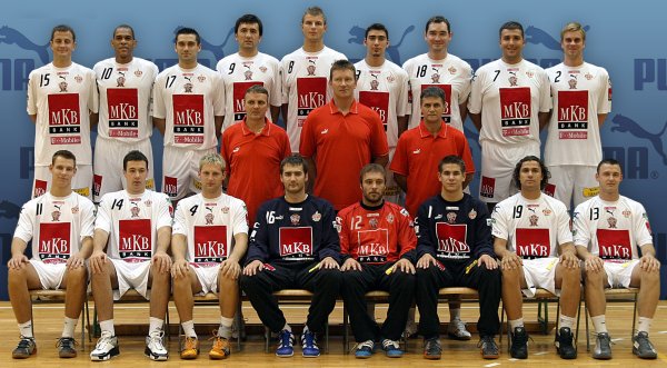 Hinten von links: Pasztor, Perez, Lazarov, Lapcevic, Cozma, Gulyas, Lushnikov, Gyula, Buday (hat den Verein bereits verlassen);Mitte von links: Trainer Zovko, Offizieller Csoknyai, Offizieller Vegh;
