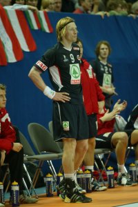 B�rge Lund frustriert nach seiner Roten Karte.