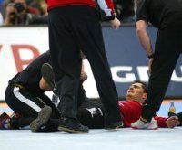 Schock f�r Deutschland: Henning Fritz musste verletzt ausscheiden.