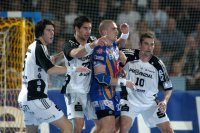 Kein Durchkommen: Kim Andersson, Nikola Karabatic und Stefan L�vgren haben Albert Rocas im Griff