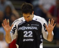 Kein Grund, sich zu entschuldigen:  Nikola Karabatic hatte mit seinen 25 Toren in zwei Spielen gro�en Anteil am erneuten Pokalsieg des THW, wurde bester Torsch�tze des "Final Fours" und zum wertvollsten Spieler des Turniers gew�hlt.