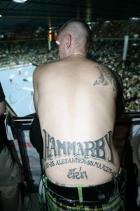 Die Liebe zum Verein lie� sich dieser Bajen-fan auf den R�cken t�towieren.