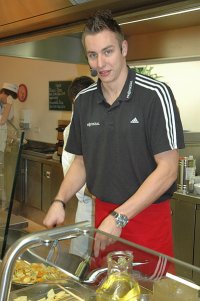 Filip Jicha machte auch am Wok eine gl�nzende Figur.