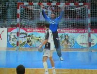 Vid Kavticnik verwandelte alle Strafw�rfe gegen Mario Kelentric sicher.