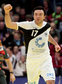 Andrej Klimovets hatte einen gl�nzenden Start, erzielte insgesamt vier Tore.