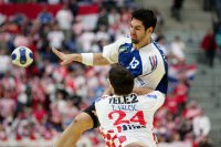 Der Kroate Toni Valcic stoppt Nikola Karabatic.