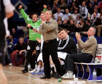 Anspannung und Jubel auf der Kieler Bank.