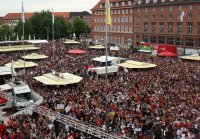 15.000 Fans bereiteten dem Double-Gewinner einen rauschenden Empfang.