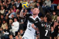 Aggressiver als am Mittwoch wird Stralsunds Deckung - hier Nikolaos Samaras gegen Lundstr�m -  am Samstag zu Werke gehen.