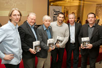 Die Protagonisten bei der Buchpr�sentation: Erik Eggers, Gert-Hinrich Reese, Huschel Welz, Stefan L�vgren, Uwe Schwenker, Alfred Gislason.