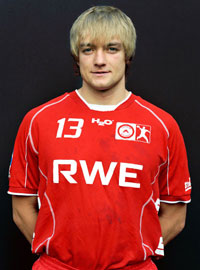 J�rg L�tzelberger kam aus Lemgo zum TuSEM und spielt nicht nur  am Kreis, sondern ersetzte den gesperrten Casanova zuletzt gegen Wetzlar auf der Spielmacherposition. Mit 60/1 Treffern in 15 nun bester Torsch�tze der Mannschaft.