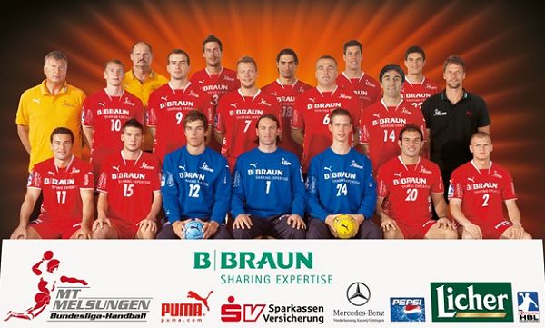 Oben von links: Co-Trainer Balogh, Ehlers, Sanikis, Junillon, Vuckovic;Mitte von links: Sportl. Leiter F�lker, Tellander, Valo, Klitgaard, Orzlowski, Stojanovic, Trainer Hedin;