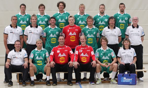 Oben von links: Henriksson, Haa�, von Behren, Hegemann, Just, Buschmann;Mitte von links: Trainer Ratka, Co-Trainer Pfannenschmidt, Sch�psmeier, Dresr�sse, Kunisch, Arzt. Dr. P�hlmann, Arzt Dr. Sander;