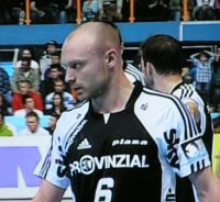 Henrik Lundstr�m erzielte zu Beginn  der zweiten Halbzeit zwei wichtige Tore.