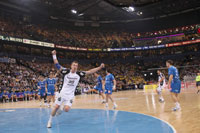 Der "MVP" hat wieder zugeschlagen: Filip Jicha dreht nach einem weiteren Treffer jubelnd ab.