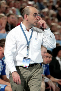 Leons Trainer Jordi Ribera kann mit dem Saisonstart seiner Mannschaft nicht zufrieden sein.