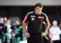 Ernste Miene: Heiner Brand konnte mit dem Turnierstart seiner  Mannschaft alles andere als zufrieden sein.