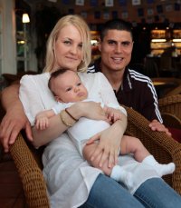 Milutin Dragicevic beschr�nkte sich mit seiner Frau Dragana und S�hnchen Michailo aufs Zuschauen.