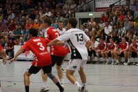 Trotz des freundschaftlichen Charakters des Spiels ging es auch zur Sache:  Bei Marcus Ahlm riss das Trikot.