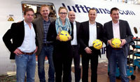 v.l.n.r.: Gerd Hofele (G�ppingen), Thorsten Storm (L�wen), Kim Kulig, Uli Derad, Frank Bohmann (HBL), Holger Kaiser (Flensburg).