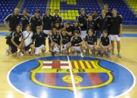 Gruppenfoto auf legend�rer Platte: Die U17 des THW Kiel im Palau Blaugrana.