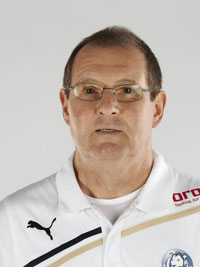 Trainerfuchs "HaDe" Schmitz.