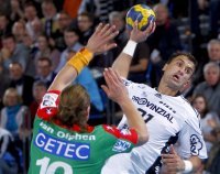 Nicht zu stoppen war Momir Ilic in der ersten H�lfte. Der Serbe markierte die H�lfte aller THW-Tore.