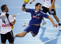 Marcus Ahlm setzt sich gegen Oliver Roggisch durch.