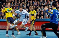 Marcus Ahlm narrte Fritz im L�wen-Tor mit einem frechen Dreher.