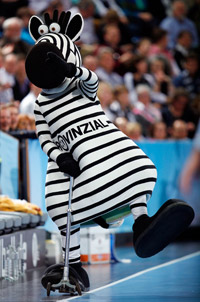 Auch Hein Daddel sorgte f�r  Unterhaltung in der Sparkassen-Arena.