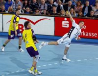 Mit Wucht und Pr�zision: Dominik Klein versenkte diesen Gegensto� mit 105 km/h.