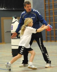 Heute gibt "M�cke" sein Wissen an den Nachwuchs weiter.