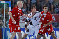 In der Schlussphase rackerte Daniel Kubes am Kreis und traf vom Siebenmeterstrich.