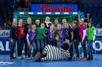 Besuch aus der "K�niginnenklasse" in Kiel: Die Handball-Frauen des Buxtehuder SV  feuerten die "Zebras" an.