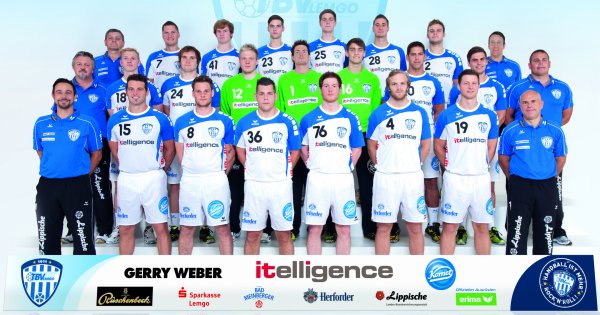 Oben von links: Betreuer Franke, Prei�, H�ning, Pekeler, Lemke, Dietrich, Niemeyer, Fitness-Trainer Krome; Mitte von links: Arzt Kessler, Possehl, Schneider, Dresr�sse, Lichtlein, Doden, Hermann, Pr��ner, Trainer Beuchler; 