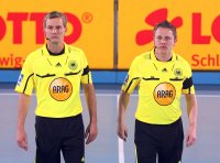 Die Magdeburger Robert Schulze (rechts) und Tobias T�nnies kennen sich aus der Grundschule, spielten bereits als Kinder im R�ckraum der gleichen Handballmannschaft.